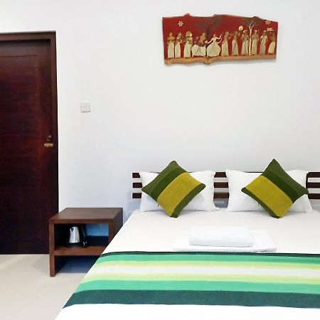 Hotel The Ritz Hikkaduwa Esterno foto