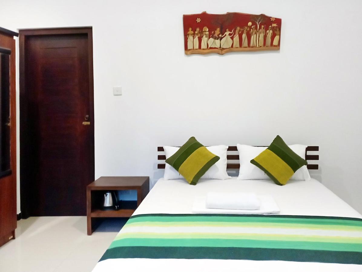 Hotel The Ritz Hikkaduwa Esterno foto