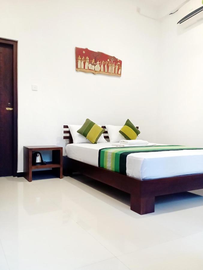 Hotel The Ritz Hikkaduwa Esterno foto