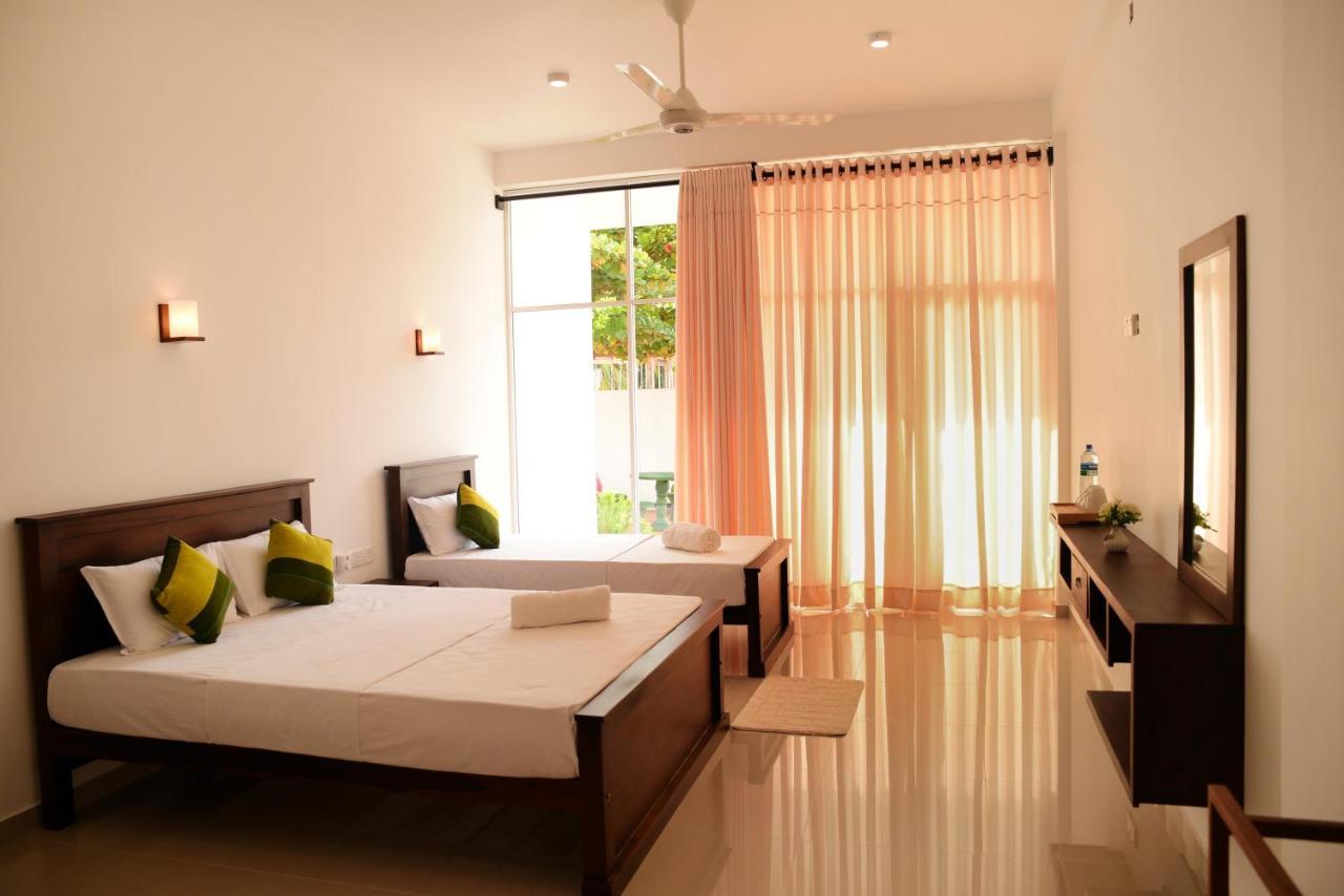 Hotel The Ritz Hikkaduwa Esterno foto