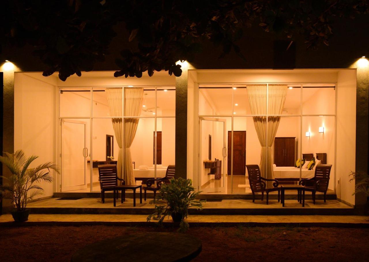 Hotel The Ritz Hikkaduwa Esterno foto
