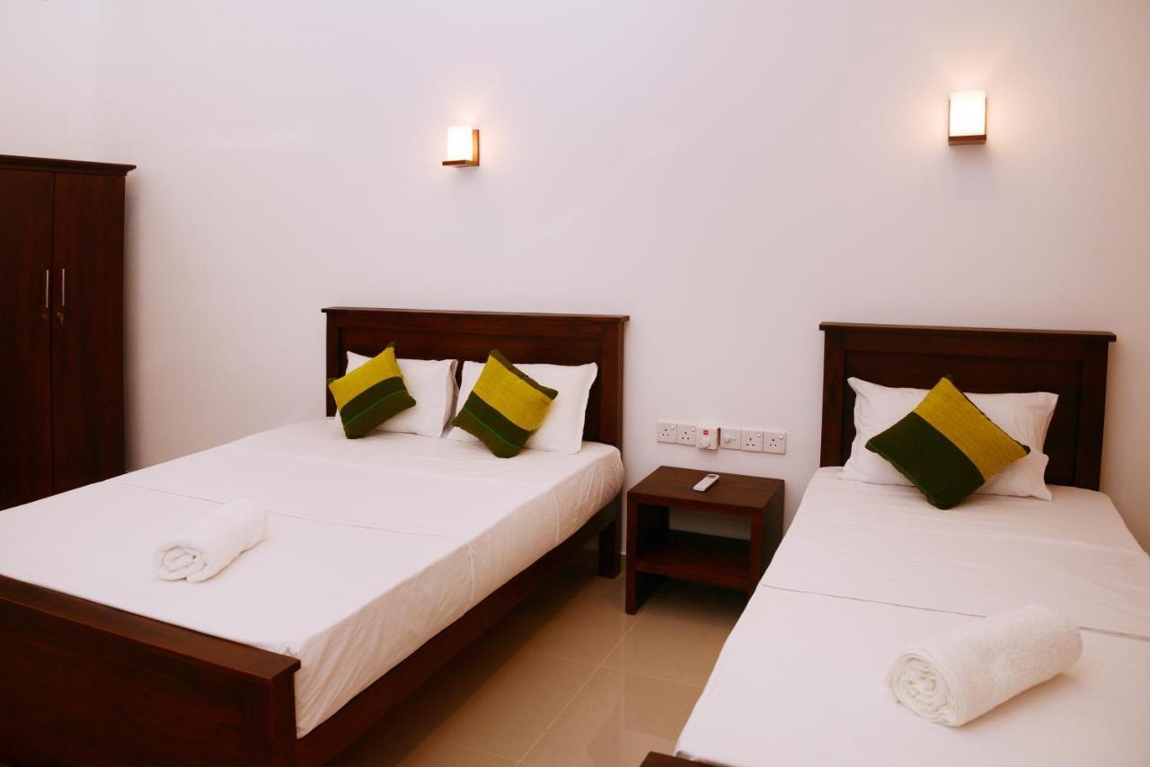 Hotel The Ritz Hikkaduwa Esterno foto