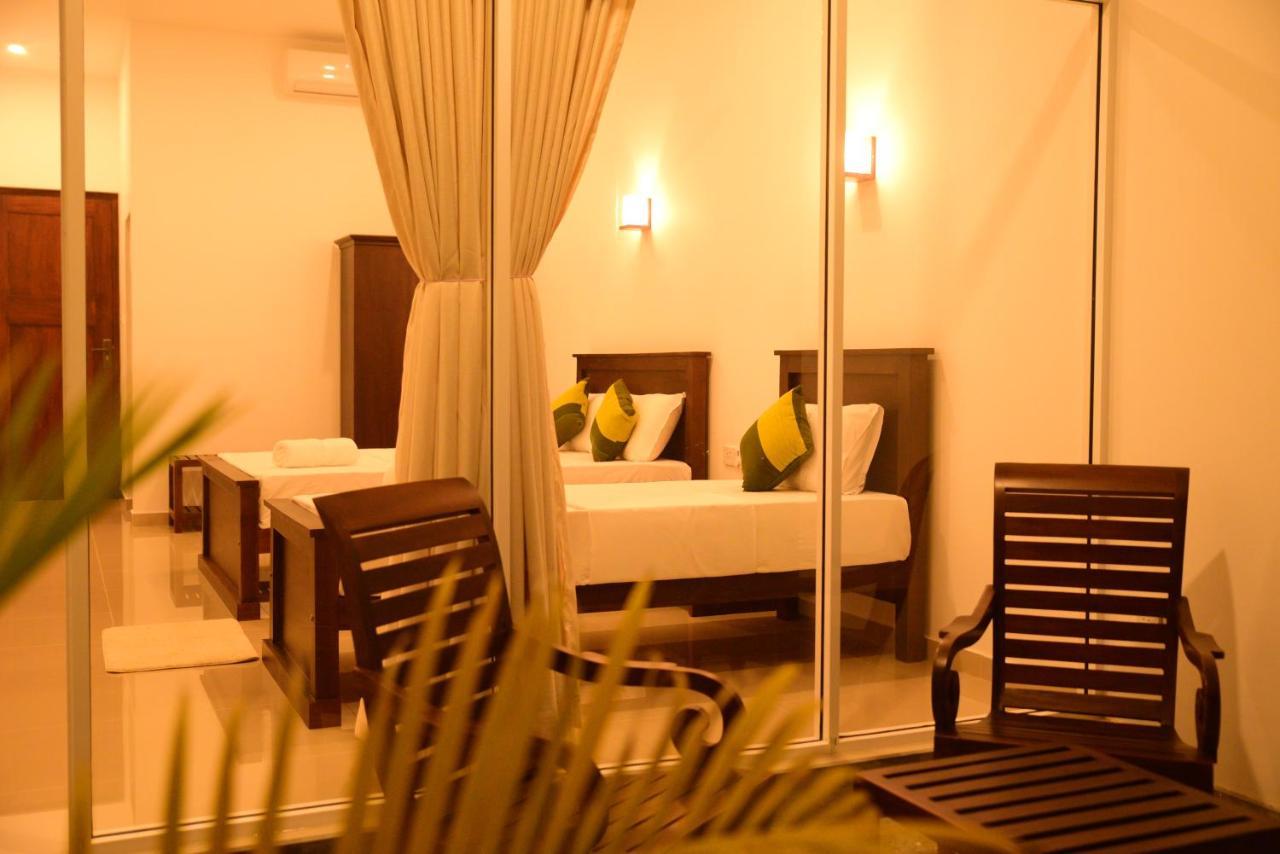 Hotel The Ritz Hikkaduwa Esterno foto