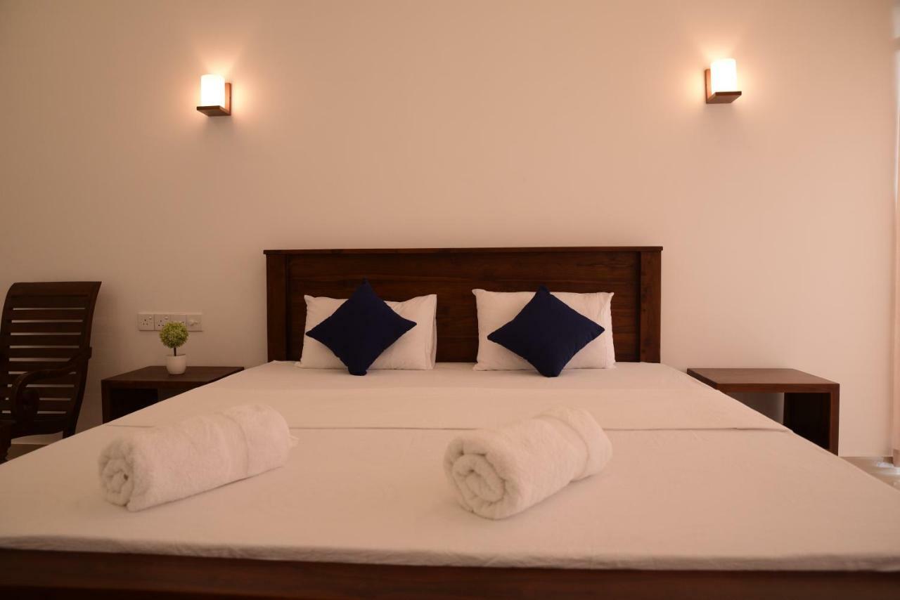 Hotel The Ritz Hikkaduwa Esterno foto